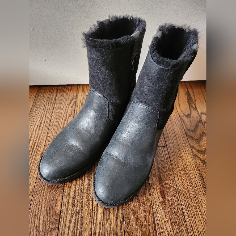 UGG Women's Romely Short Fashion Boot